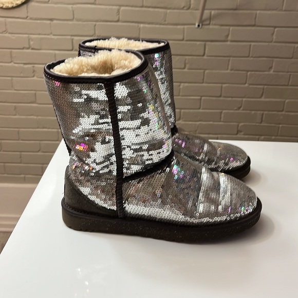 Silver sparkly Ugg boots size 8 - Picture 2 of 8
